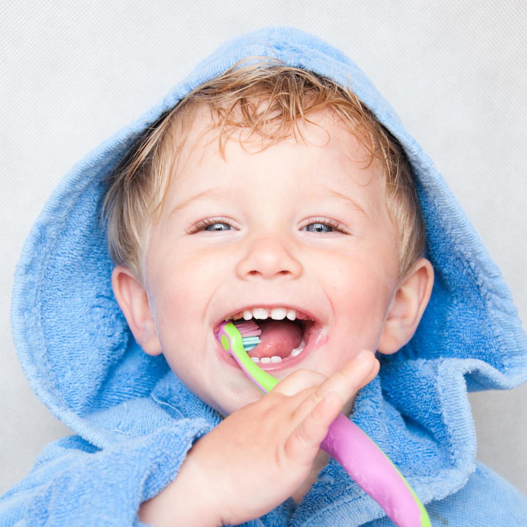 أطفال يستخدمون الكثير من معجون الأسنان - %categories