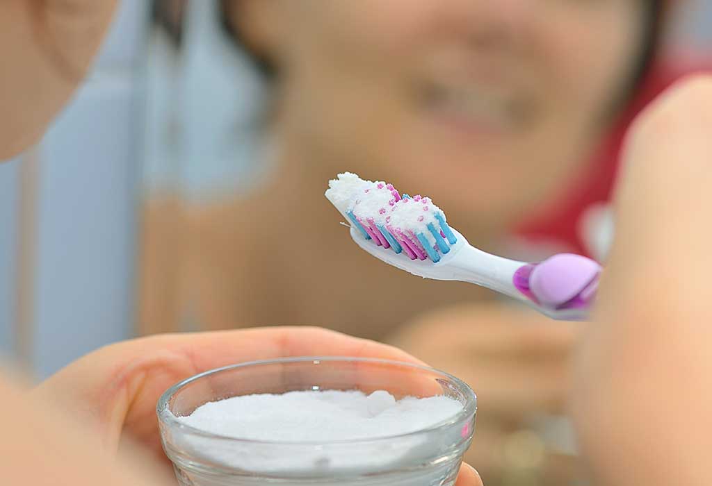 أسهل 9 طرق لتبييض الأسنان بشكل طبيعي في المنزل - %categories