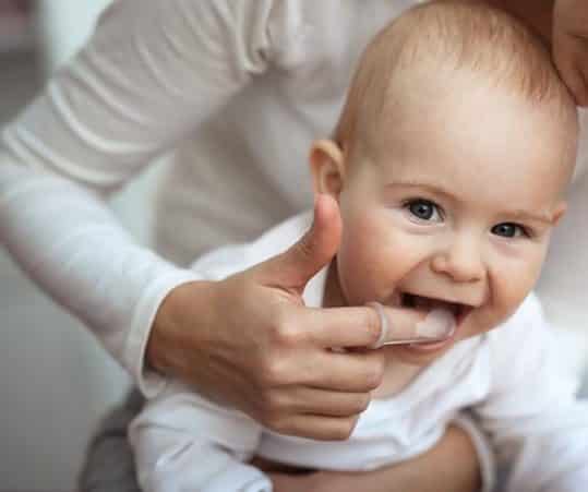 نصيحة من طبيب أسنان للأم حول الحفاظ على صحة الفم لطفلك - %categories