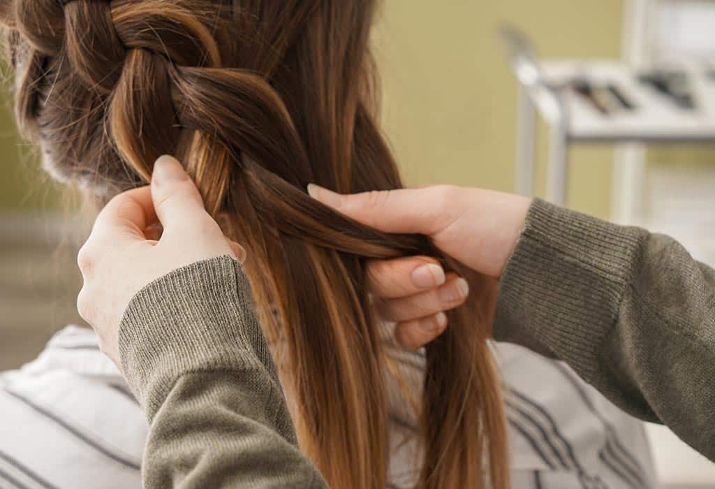 9 طرق و نصائح لتجعيد الشعر الدائم في المنزل - %categories