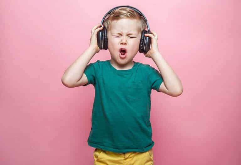 هل سماعات الرأس آمنة حقًا للأطفال؟ - %categories