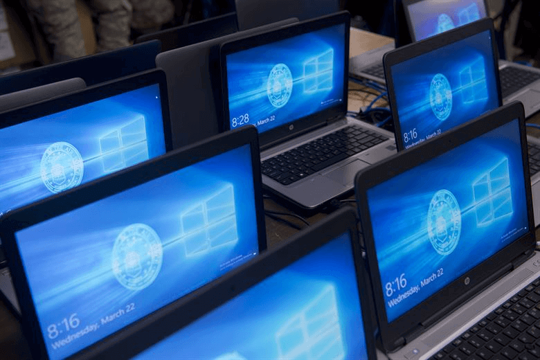 Add-Multiple-OneDrive-Accounts-Windows-10-featured-image_4d470f76dc99e18ad75087b1b8410ea9 كيفية إضافة وإدارة حسابات OneDrive متعددة في Windows 10