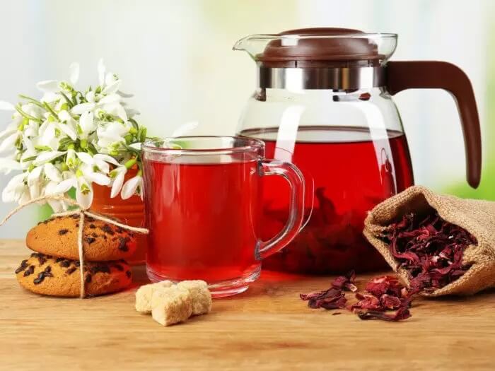 hothibiscustea 1 - 8 فوائد صحية مذهلة لشاي الكركديه