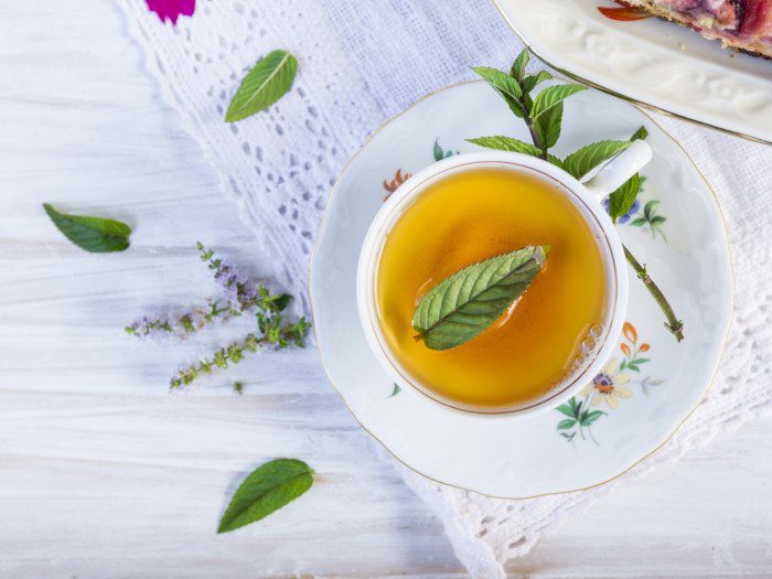 pepperminttea - أفضل 10 أنواع من الشاي الملين لتخفيف الإمساك