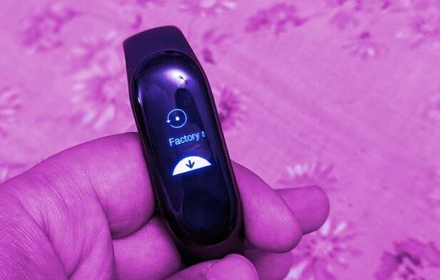 mi-band-reset-fi_70a7b87f8cb41fc8324f8a2aebabbf4c_935adec67b324b146ff212ec4c69054f كيفية إعادة تعيين Mi Band 3 and 4