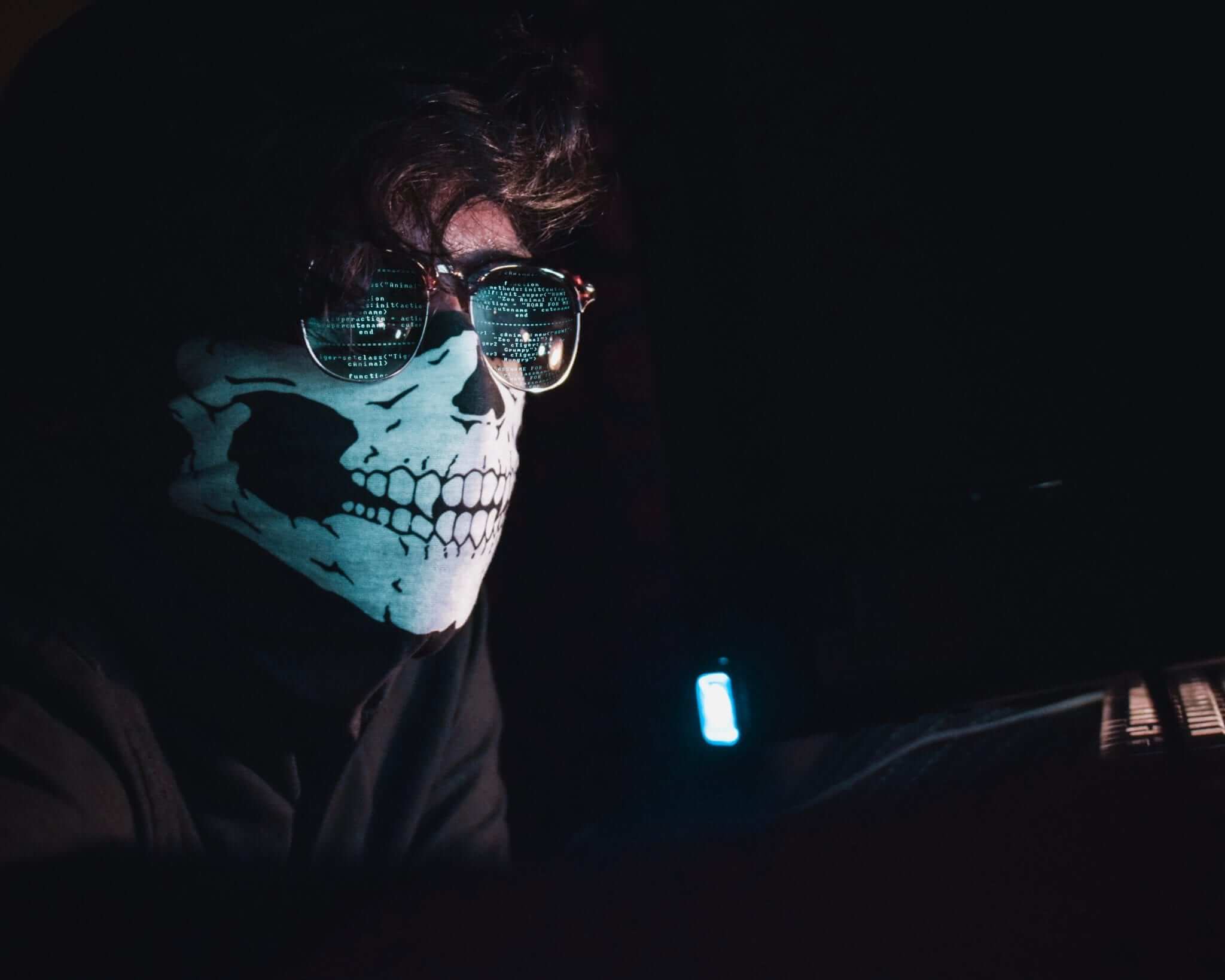 nahel-abdul-hadi-flha0KwRrRc-unsplash 5 نصائح هامة للأمن السيبراني لأصحاب الأعمال الصغيرة