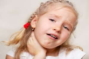 Mal de gorge chez les enfants, causes, symptômes, prévention et traitement Gorge chez l'enfant causes, symptômes, prévention et traitement 1 - Mal de gorge chez l'enfant, causes, symptômes, prévention et traitement