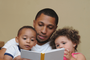 Apprendre à lire à un enfant, des moyens simples d'aider votre enfant - mieux être parent Enfant lisant 5 1 - Apprendre à lire à un enfant, des moyens simples pour aider votre enfant