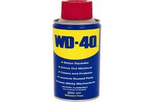 WD 40 لتكسير الدهون 1 - بقع الزيت على الملابس : كيفية التخلص منها نهائياً بطرق منزلية بسيطة