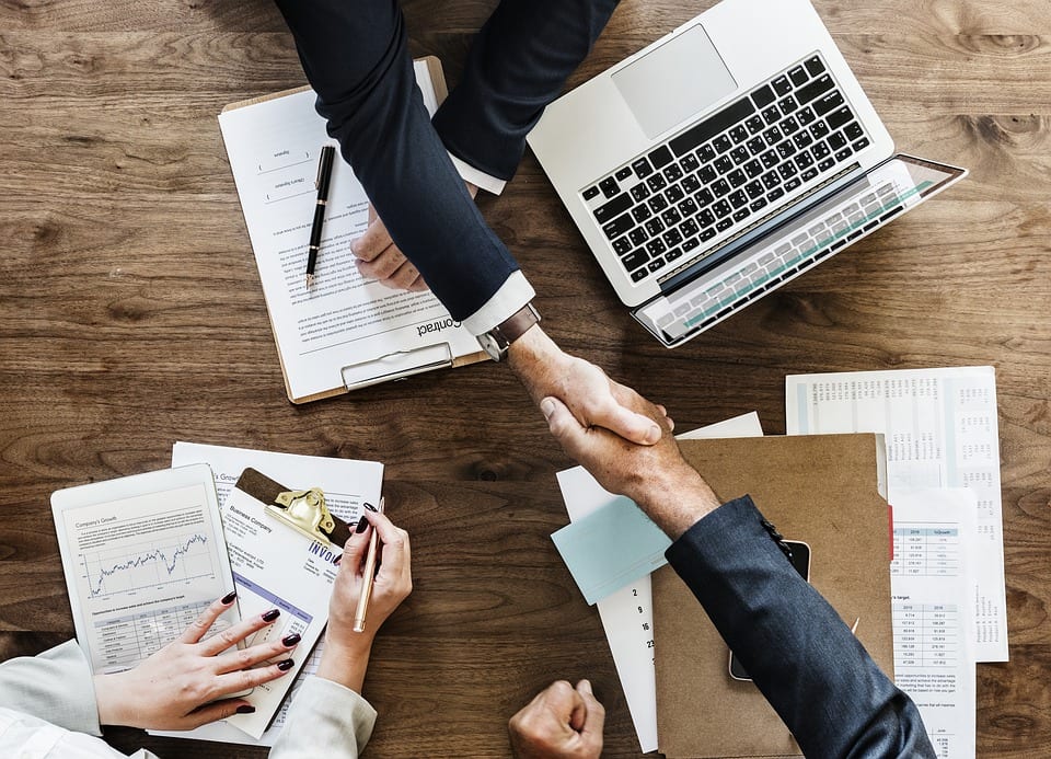 business-3152586_960_720 كيف تغير التكنولوجيا طريقة تفاوض الناس
