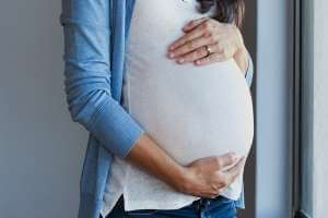 الحمل في الثلاث شهور الاولى  _ تفاصيل تطور الجنين وصحة الام - %categories