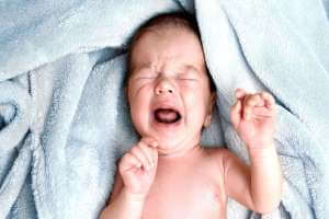 بكاء الرضيع اثناء النوم , اسبابه , هل هو خطير على الطفل - %categories