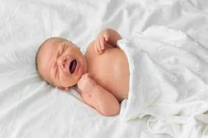 بكاء الرضيع اثناء النوم , اسبابه , هل هو خطير على الطفل - %categories