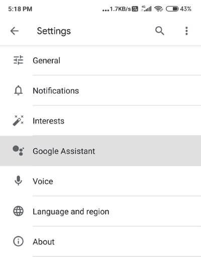 Tap on Settings and then select Google Assistant - كيفية إيقاف تشغيل Google Assistant على أجهزة Android