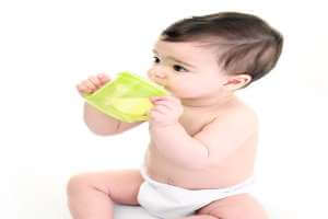 اعطاء الماء للرضيع , متى يبدأ الرضيع في شرب المياه , سلبياتة وايجابياتة - %categories