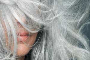 الشعر الرمادي , كيفية علاجه , طرق لعلاج الشعر الرمادي - womens-health الرمادي كيفية علاجه طرق لعلاج الشعر الرمادي1 1 - الشعر الرمادي , كيفية علاجه , طرق لعلاج الشعر الرمادي