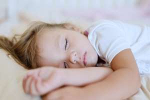 مساعدة الطفل على النوم ليلاً , نصائح وطرق فعالة لتنويم الطفل - %categories