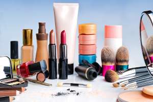 مستحضرات التجميل يجب عليك استخدامها بحذر , قد تسبب الضرر للبشرة - %categories