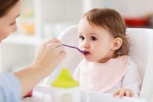 تغذية الطفل الرضيع في عمر 11 شهر ، وصفات مميزة ونصائح - %categories