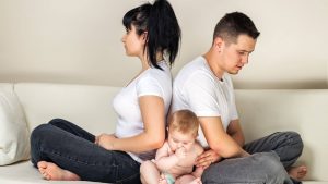 المشاكل الزوجية الشائعة بعد ولادة الطفل الأول وطرق حلها - %categories