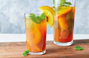 الشاي المثلج , وصفات منعشة للتغلب على حرارة الصيف الحارقة - organicfacts RFO 1400x919 Peach mint and vanilla chai iced tea 37a59e40 fbe2 4fb2 b14c 00cf885d0000 0 1400x919 1 300x197 - الشاي المثلج , وصفات منعشة للتغلب على حرارة الصيف الحارقة