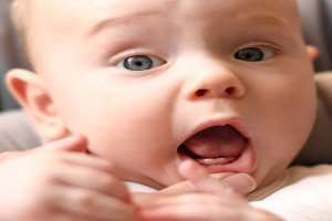أعراض التسنين المبكر عند الرضع - التسنين في عمر 3 أشهر , مخاوف الاباء حول ذلك - %categories