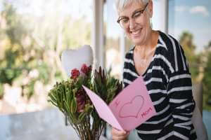 الاحتفال بعيد الأم أثناء جائحة فيروس كورونا المستجد covid 19 - home-style coronavirus mothers day activities for seniors 1200x630 1 1 - الاحتفال بعيد الأم أثناء جائحة فيروس كورونا المستجد covid 19