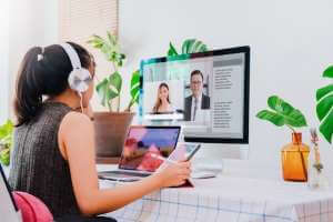 العمل من المنزل مع وجود الأطفال - نصائح من أجل البقاء - home-style workfromhome bunditinay AdobeStock 335712831 1 - العمل من المنزل مع وجود الأطفال - نصائح من أجل البقاء