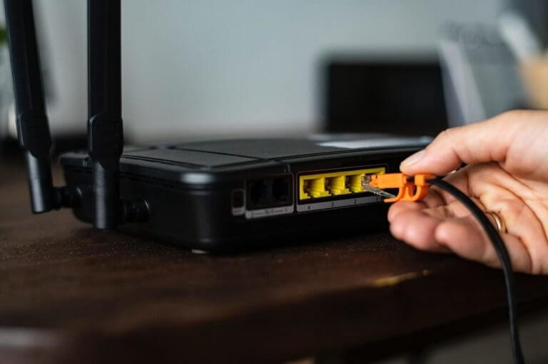 Fix-Wireless-Router-Keeps-Disconnecting-Or-Dropping-768x511-1 إصلاح خطأ Netflix "تعذر الاتصال بـ Netflix"