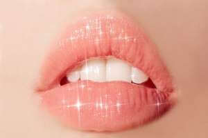تقشير الشفاه , وصفات طبيعية ومنزلية الصنع للحصول على شفاه ناعمة - home-style lip fillers 1548777669 1 - تقشير الشفاه , وصفات طبيعية ومنزلية الصنع للحصول على شفاه ناعمة