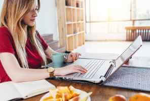 Comment gérer le travail et le stress en télétravail - santé-psychologique Conseils pour le bureau à domicile pour l'exploit de bien-être Comment gérer le travail et le stress lorsque vous travaillez à domicile