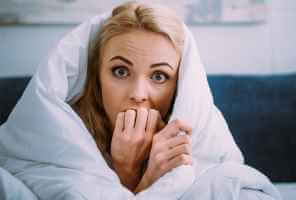 القلق ونوبات الهلع: الأسباب والعلاج والإدارة - psychological-health anxiety or panic attacللks feat - القلق ونوبات الهلع: الأسباب والعلاج والإدارة