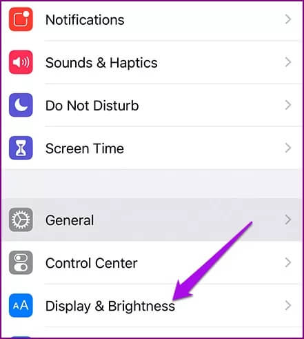 disable-dark-mode-devices-ios-settings-display-brightness_4d470f76dc99e18ad75087b1b8410ea9 كيفية تعطيل الوضع الداكن في أنظمة التشغيل Windows 10 و macOS و Android و iOS