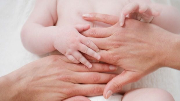 طرق للسيطرة وإدارة إمساك الرضع في المنزل - %categories
