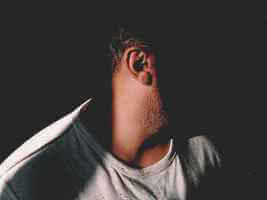 Hausmittel und Tipps zur Selbstpflege bei verstopften Ohren 1945 Ear Clogged 732x5ys49 thumbnail - Hausmittel und Tipps zur Selbstpflege bei verstopften Ohren