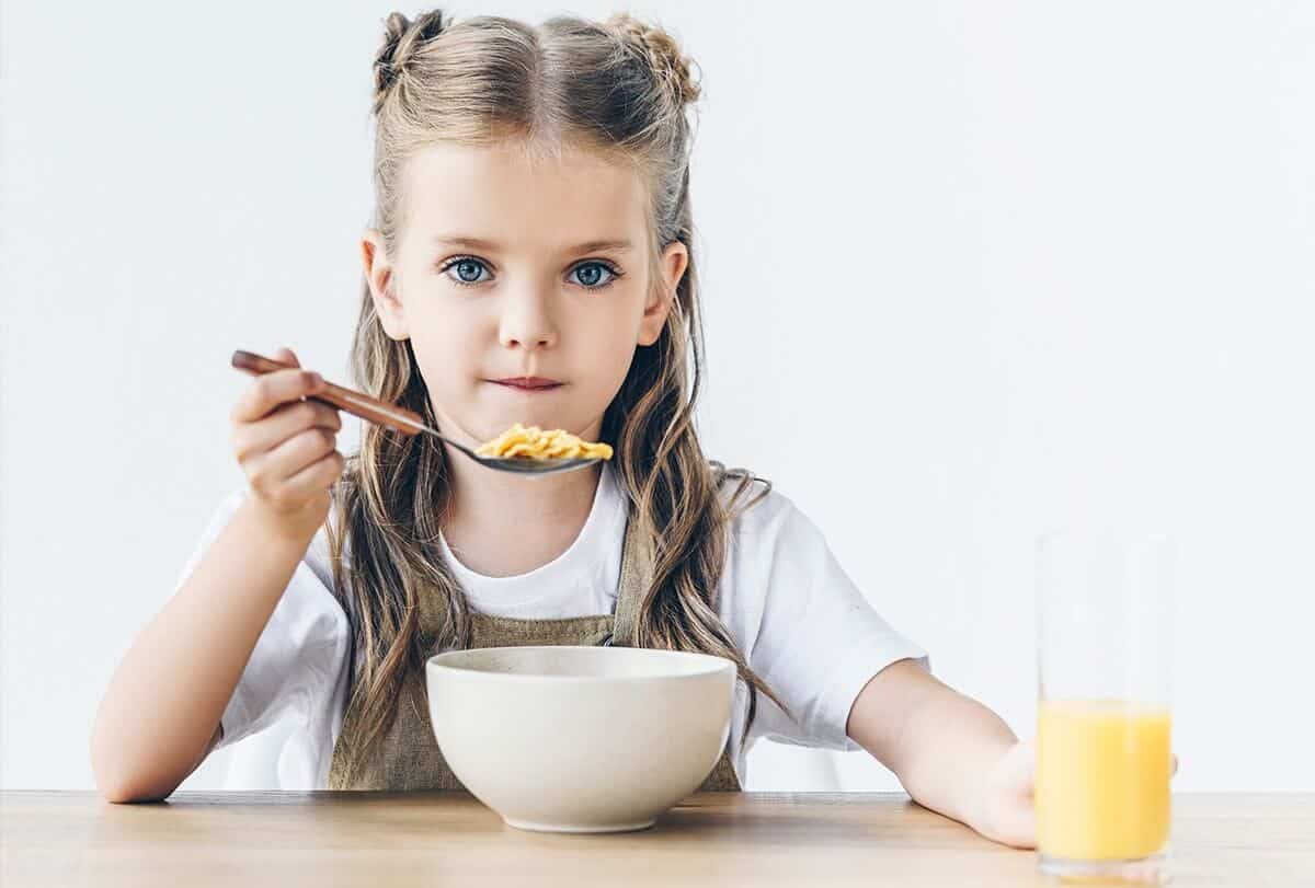 constipation in children home remedies feat - كيفية تخفيف الإمساك عند الأطفال؟