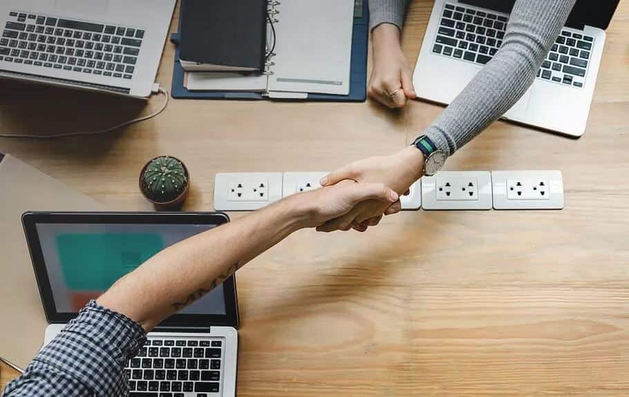fix-handoff-not-working-mac-featured-image_4d470f76dc99e18ad75087b1b8410ea9 أفضل 5 إصلاحات لمشكلة عدم عمل Handoff على Mac