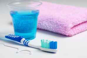 التهاب دواعم السن : الأسباب والأعراض والعلاج والمضاعفات - oral-health periodontitis causببes feat - التهاب دواعم السن : الأسباب والأعراض والعلاج والمضاعفات
