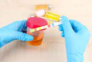 العلامات والأعراض التي قد تشير إلى مرض الكلى - urinary-tract-health ways to ideبtify kidney disease feat - العلامات والأعراض التي قد تشير إلى مرض الكلى