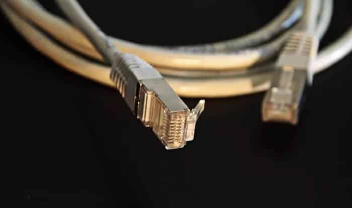 fix-windows-10-ethernet-keeps-disconnecting-featured-image_935adec67b324b146ff212ec4c69054f أفضل 8 طرق لإصلاح تقطع الإنترنت بسبب كابل Eth­er­net على Windows 10