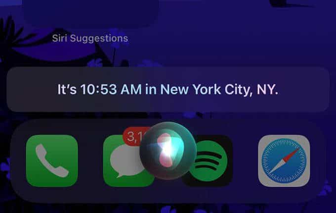 كيفية تمكين التسميات التوضيحية لـ Siri على iPhone - %categories