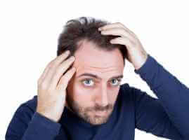 Cuir chevelu sec : causes, symptômes et traitement médical Le shampooing de pharmacie peut augmenter la perte de cheveux dont la plupart des hommes s'inquiètent2016 - Cuir chevelu sec : causes, symptômes et traitement médical