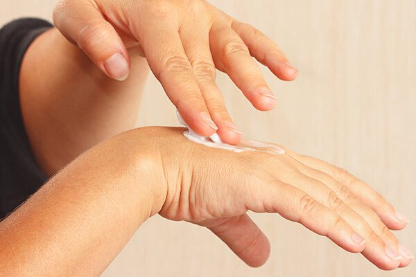 6 علاجات منزلية لتقشير الجلد والبشرة ونصائح للعناية الذاتية - %categories