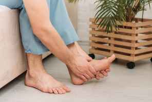 Fasciite plantaire : causes, symptômes et options de traitement Fasciite plantaire - Fasciite plantaire : causes, symptômes et options de traitement