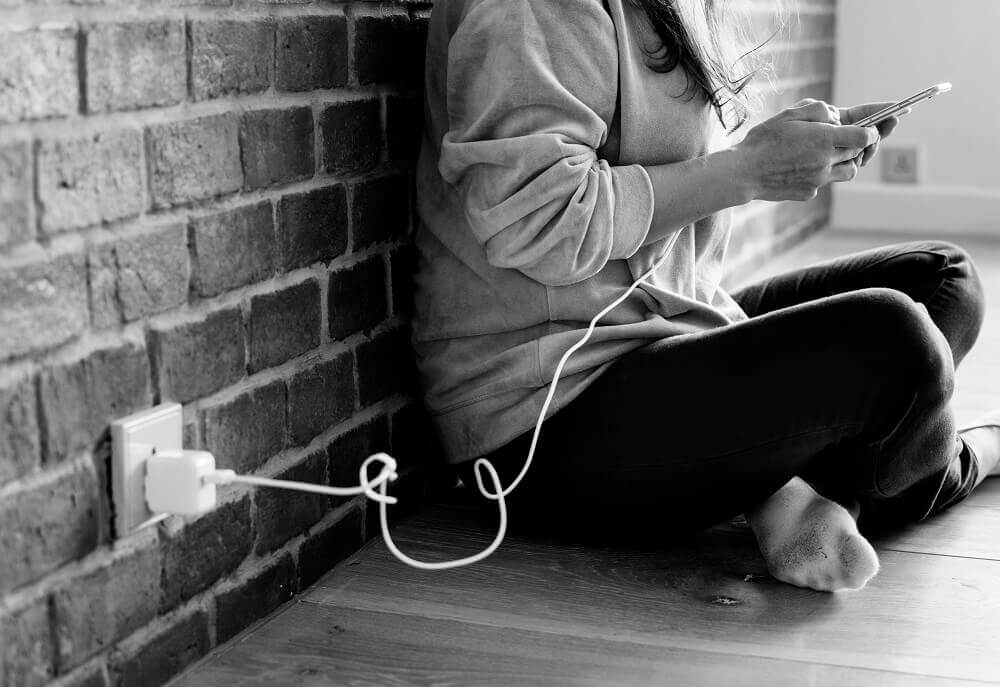 Do-Not-Use-your-Mobile-While-its-Charging 11 طرق لتجنب سخونة الهاتف أثناء الشحن