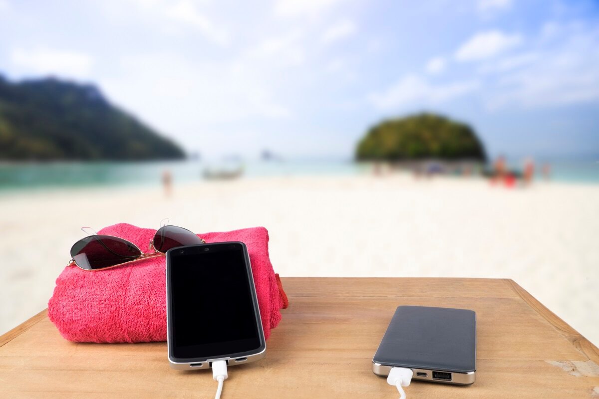 Dont-put-your-phone-in-direct-sunlight-1 11 طرق لتجنب سخونة الهاتف أثناء الشحن