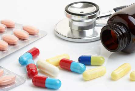 العقاقير المخفضة للكوليسترول: كيف تعمل ومن يجب أن يأخذها - glands-hormones statins to lower cholesterocsl levels feat - العقاقير المخفضة للكوليسترول: كيف تعمل ومن يجب أن يأخذها