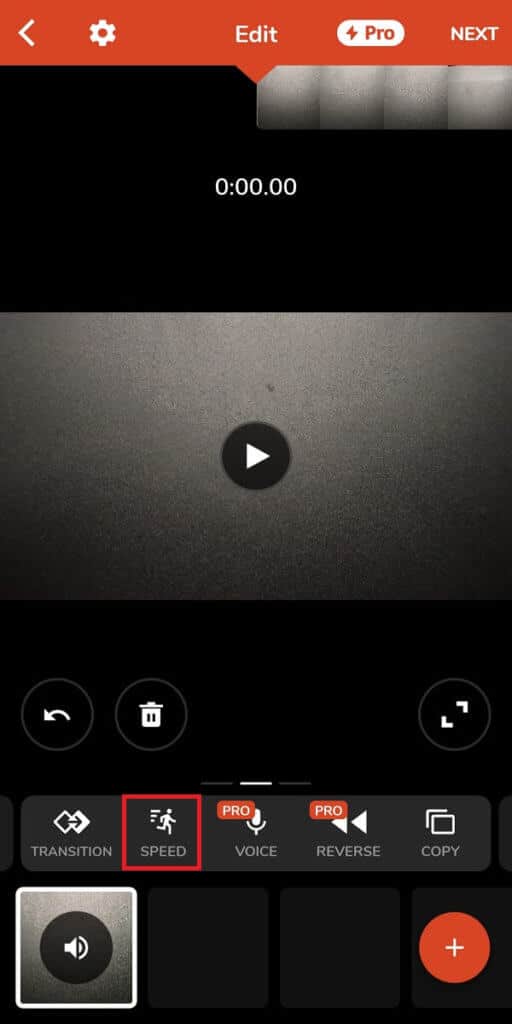 swipe-the-bar-at-the-bottom-to-the-left-and-select-the-Speed-option.-512x1024-1 كيفية تسجيل مقاطع فيديو بطيئة الحركة على أي هاتف يعمل بنظام Android؟