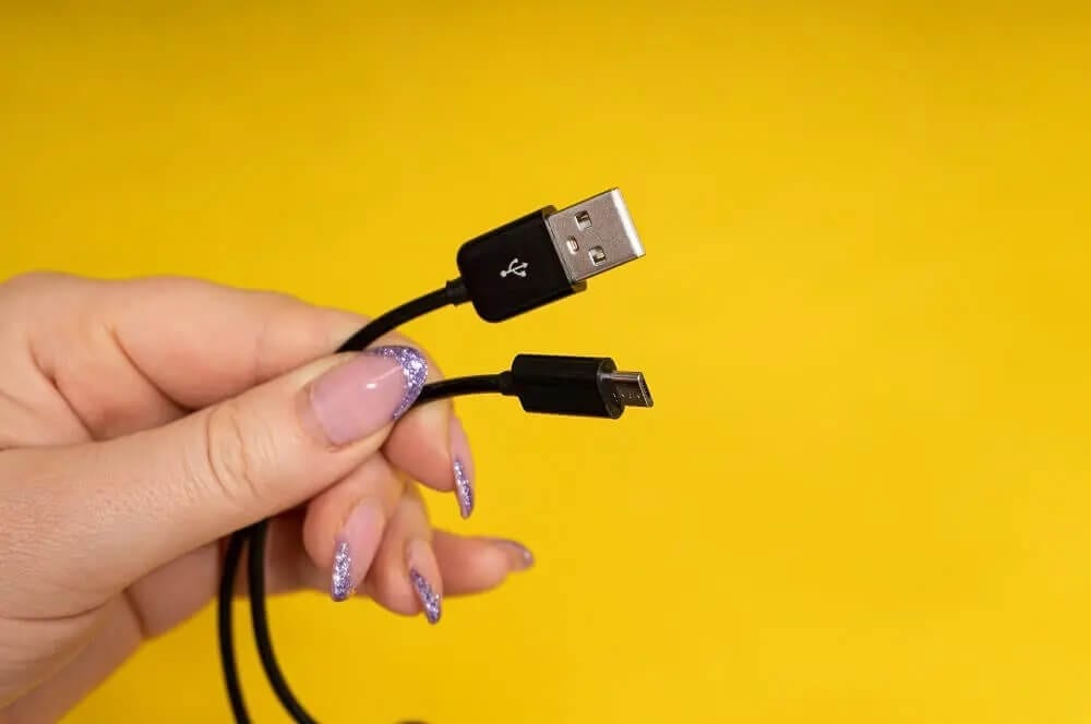 Check-the-Charging-Cable كيفية إصلاح الشحن البطيء على Android