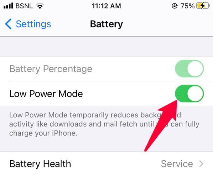 Disable-Low-Power-Mode-on-iPhone أفضل 7 إصلاحات لعدم عمل تحديث التطبيق في الخلفية iPhone